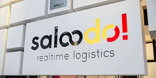 Das Logo von Saloodo! auf einer Messe.