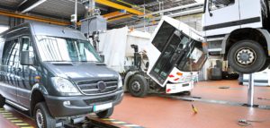 Grooved vehicles in a workshop