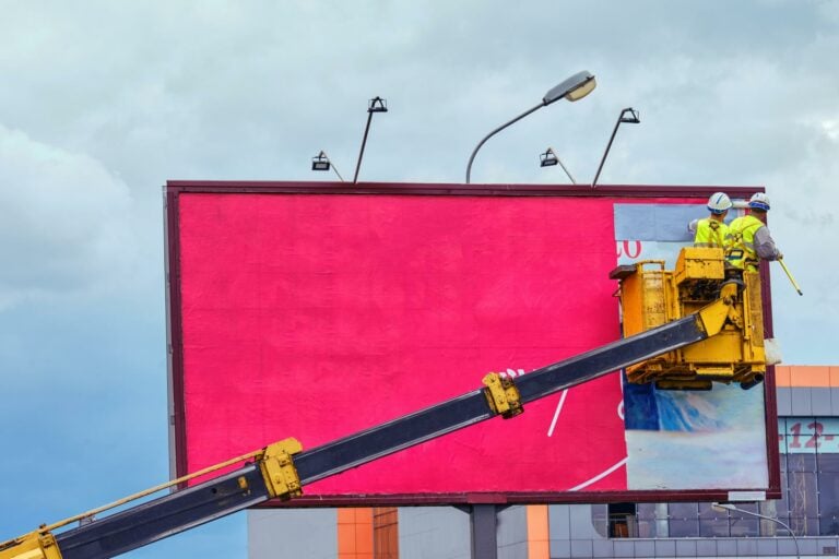 Arbeiter wechseln Plakatwerbung