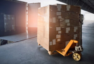 Symbol image for the Incoterms article on the Saloodo! Blog, pallet before loading into a truck